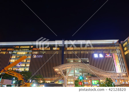 夜の福岡市博多駅周辺　博多駅を撮影 42128820