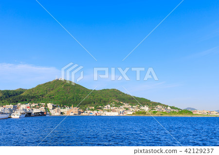 Hakodateyama seen from Hakodate Port 42129237