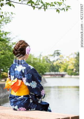 A woman in a yukata 42133997