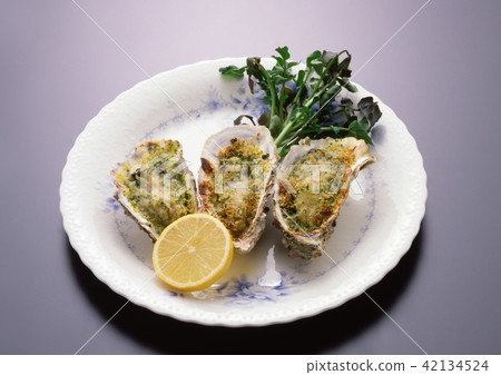 Shell oyster gratin Shell oyster gratin 42134524