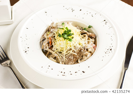 Pasta spaghetti with meat, cheese and herbs Pasta spaghetti with meat, cheese and herbs 42135274