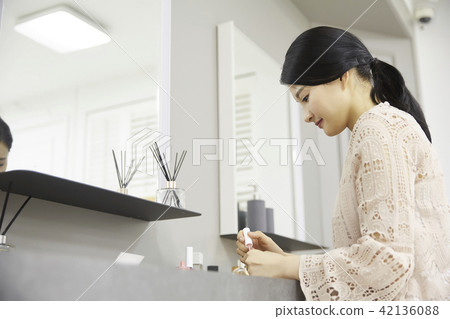 Women, Women, Lifestyle, Everyday, Manicure Women, Women, Lifestyle, Everyday, Manicure 42136088