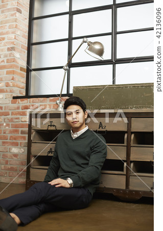 男人,男人,生活方式,日常,自由職業,商業 男人,男人,生活方式,日常,自由職業,商業 42136096