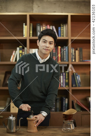 Men, men, lifestyle, everyday, coffee, barista, profession, hobby Men, men, lifestyle, everyday, coffee, barista, profession, hobby 42136103