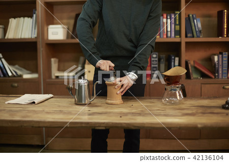 Men, men, lifestyle, everyday, coffee, barista, profession, hobby Men, men, lifestyle, everyday, coffee, barista, profession, hobby 42136104