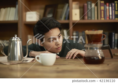 Men, men, lifestyle, everyday, coffee, barista, profession, hobby Men, men, lifestyle, everyday, coffee, barista, profession, hobby 42136110
