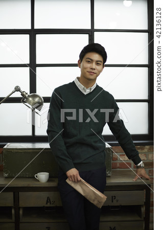 男人,男人,生活方式,日常,自由職業,商業 男人,男人,生活方式,日常,自由職業,商業 42136128