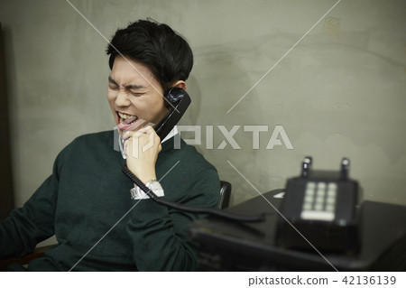 男人，男人，生活方式，日常，商務，電話 42136139