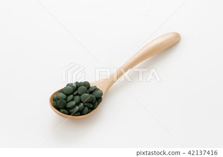 Green pill 42137416