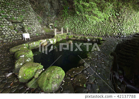 野中的清水（和歌山縣田邊市） 42137788