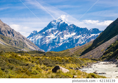 Hooker Valley Truck at Mount Cook National Park 42138139
