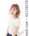 Young lady's hair style 42139278