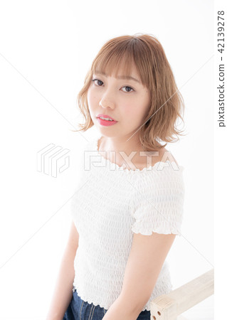 年輕女士的髮型 年輕女士的髮型 42139278