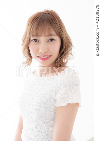 年輕女士的髮型 年輕女士的髮型 42139279