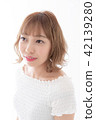 Young lady's hair style 42139280