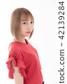 Young lady's hair style 42139284