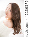 Young lady's hair style 42139379