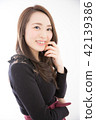 Young lady's hair style 42139386