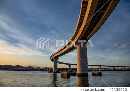 A bridge newly made at Yokkaichi Port in Mie Prefecture Port inland port line A bridge newly made at Yokkaichi Port in Mie Prefecture Port inland port line 42139610