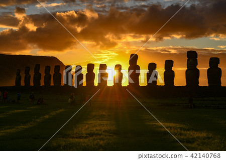 Moai復活節島Ah-Tongariki Asahi Dawn Moai復活節島Ah-Tongariki Asahi Dawn 42140768