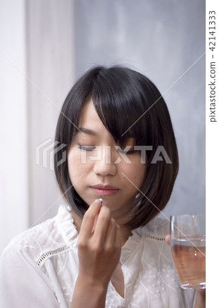 Sick girl Sick girl 42141333