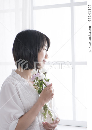 Girl holding a flower Girl holding a flower 42141505