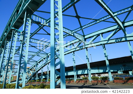 美麗的拱形千住橋 42142223