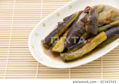 Stir-fried eggplant with sweet spicy sauce 42143343