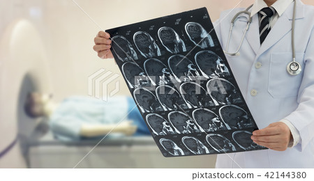 doctor 42144380