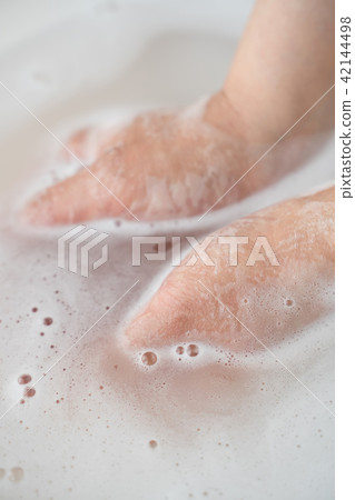 沖洗手 沖洗手 42144498