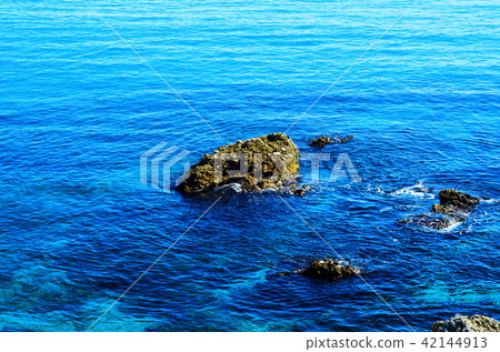 Amazing sea with blue summer wave and rocks 42144913