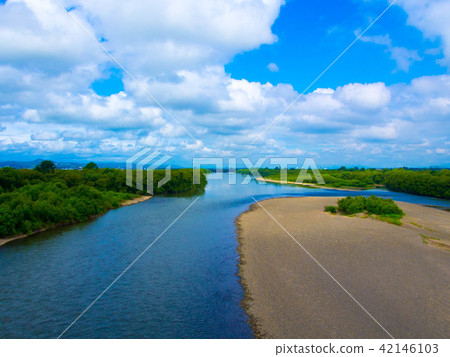 The summer Ishikari River The summer Ishikari River 42146103