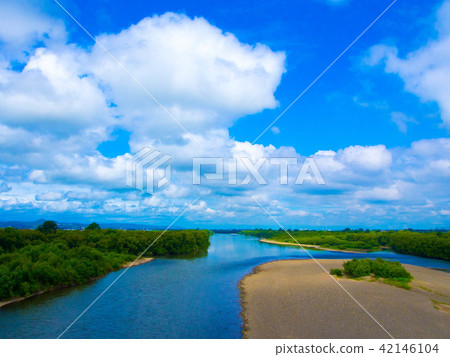 The summer Ishikari River The summer Ishikari River 42146104