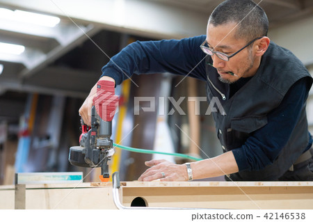 工廠工匠木匠指甲罷工工人 42146538