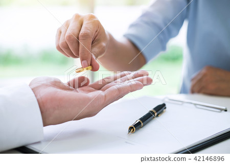 Husband and wife are signing decree of divorce (dissolution or c Husband and wife are signing decree of divorce (dissolution or c 42146896