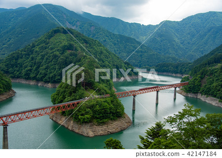 Southern Alps Apart and Line Oigawa Railway Ikawa Line Soko Lake on Oku Oi Lake Top Station The Truck Train Coming 42147184