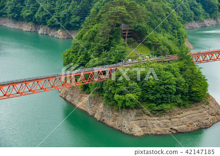南阿爾卑斯山Ap /線Oigawa Tetsudo Ikawa線壽司湖漂浮在湖Oku Oku Lake Ueno遊客在軌道上行走 42147185