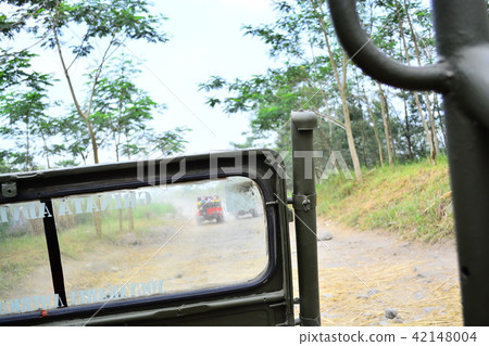 Running Jeep Running Jeep 42148004