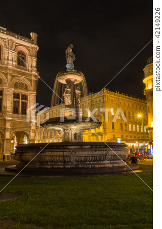 Vienna State Opera night view (Austria - Vienna) 42149226