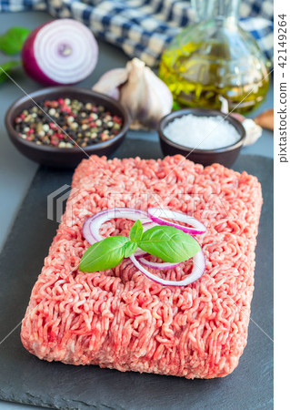 Minced meat from pork and beef with ingredients 42149264