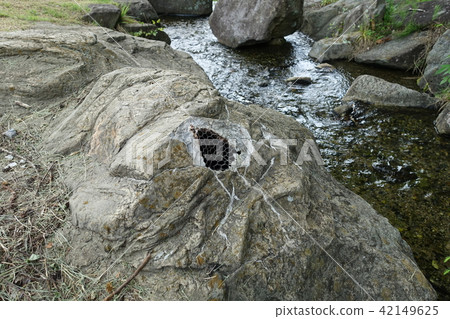 Pseudo-rock damaged / missing Pseudo-rock damaged / missing 42149625