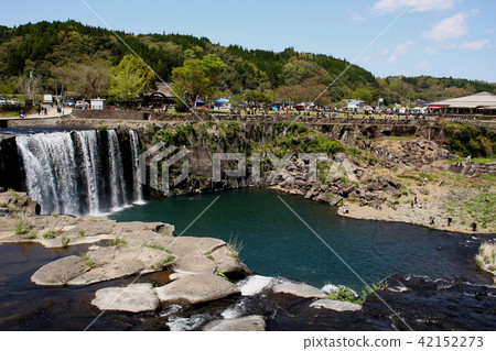 Hataraki waterfall and surrounding landscape Hataraki waterfall and surrounding landscape 42152273