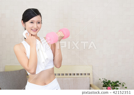 Women who exercise 42152351