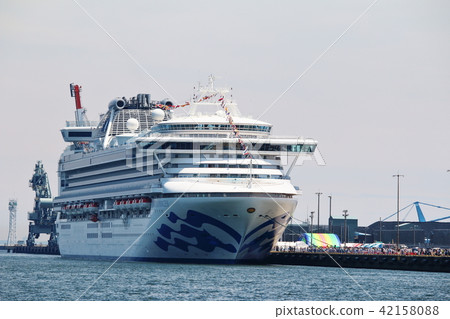 Cruise ship diamond princess 42158088