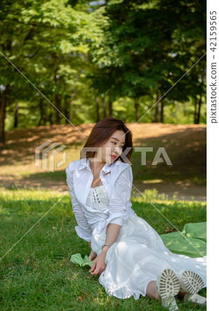 Woman resting in the shade of a tree 42159565