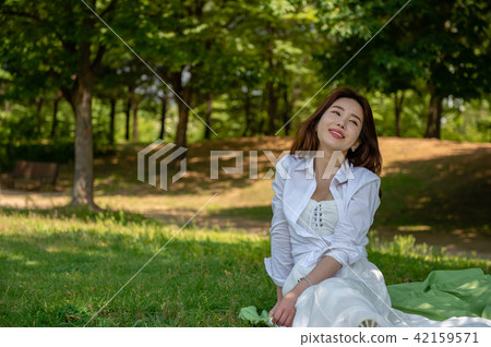 Woman resting in the shade of a tree 42159571