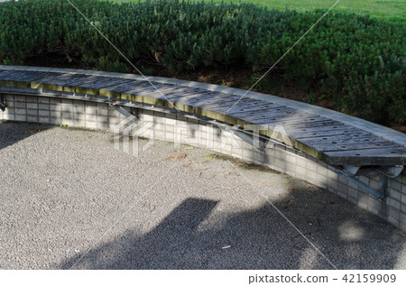 Wooden Bench 42159909