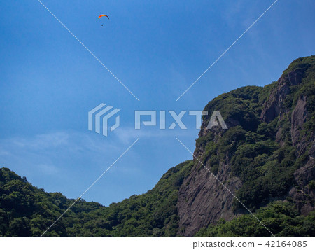 [Izu Peninsula Geopark] Summer Shiroyama scenery [Paraglider] 42164085