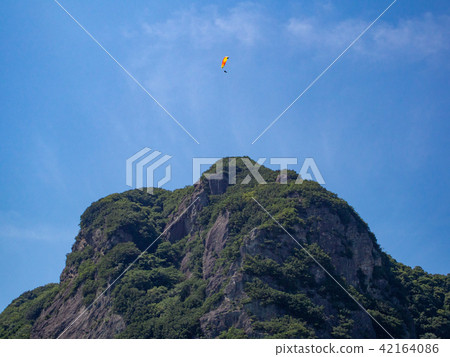 [伊豆半島地質公園]城山夏日風景[滑翔傘] 42164086