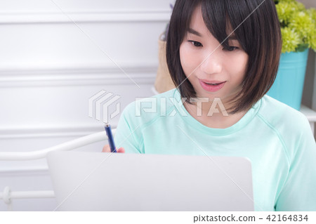 Beauty bed notebook computer 42164834